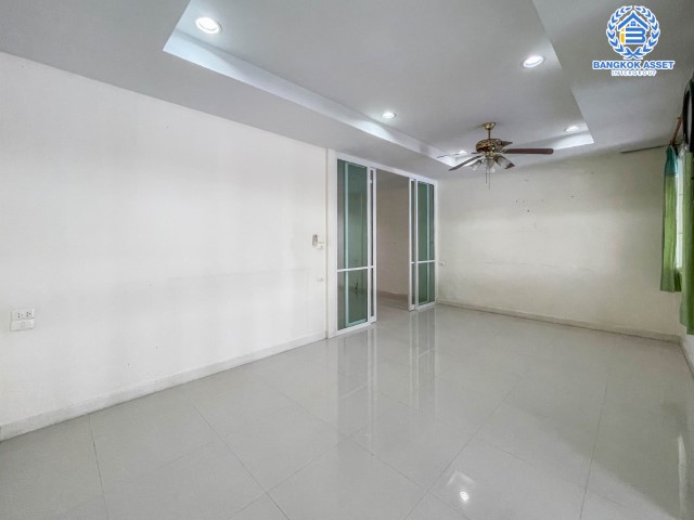 ทาวน์โฮมมือสอง ม. จงสุข วงศ์สว่าง 19 บ้านสวยพร้อมเข้าอยู่ บนเนื้อที่มากถึง 33.80 ตร.ว. ฟังก์ชัน 3 ห้องนอน 3 ห้องน้ำ แถมเครื่องปรับอากาศ 4 เครื่อง + เครื่องทำน้ำอุ่น + เครื่องดูดควัน  บนทำเลที่ดี เชื่อมต่อถนน กรุงเทพ-นนทบุรี, วงศ์สว่าง, รัตนาธิเบศร์ ใกล้รถไฟฟ้า "สถานีวงศ์สว่าง" และใกล้ทางด่วน "ศรีรัช"